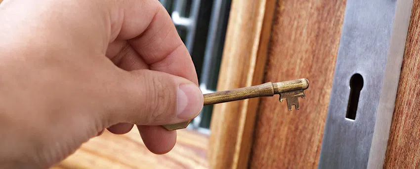 Central Locksmith Store Florissant, MO 314-329-3042 - lockout-service-01